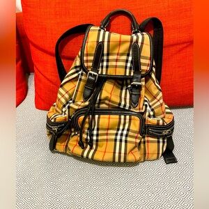 Burberry  Small Ruck Sac in Icon Stripe Econyl Back pack